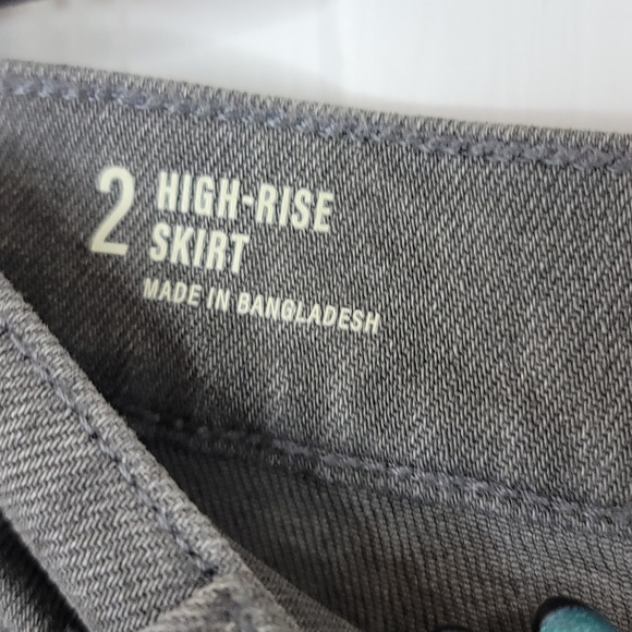 a.n.a Womens High Rise Stretch Fabric Midi Denim Rhinestones Skirt Size 2 Grey - Picture 8 of 8